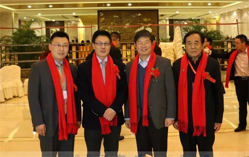  律师与住建部住房政策北京委员会副主任顾云昌先生、著名经济学家杜猛先生、清华大学房地产研究所所长刘洪玉先生的合影